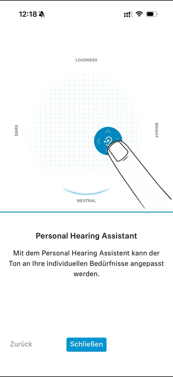 Personal Hearing Assistant mit Finger auf Lautstärkeregler, barrierefreie Hörhilfe.