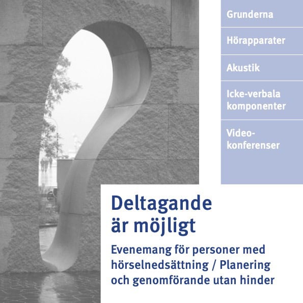 Großes Fragezeichen aus Metall an einer Steinmauer, Symbol für Barrierefreiheit und Inklusion.